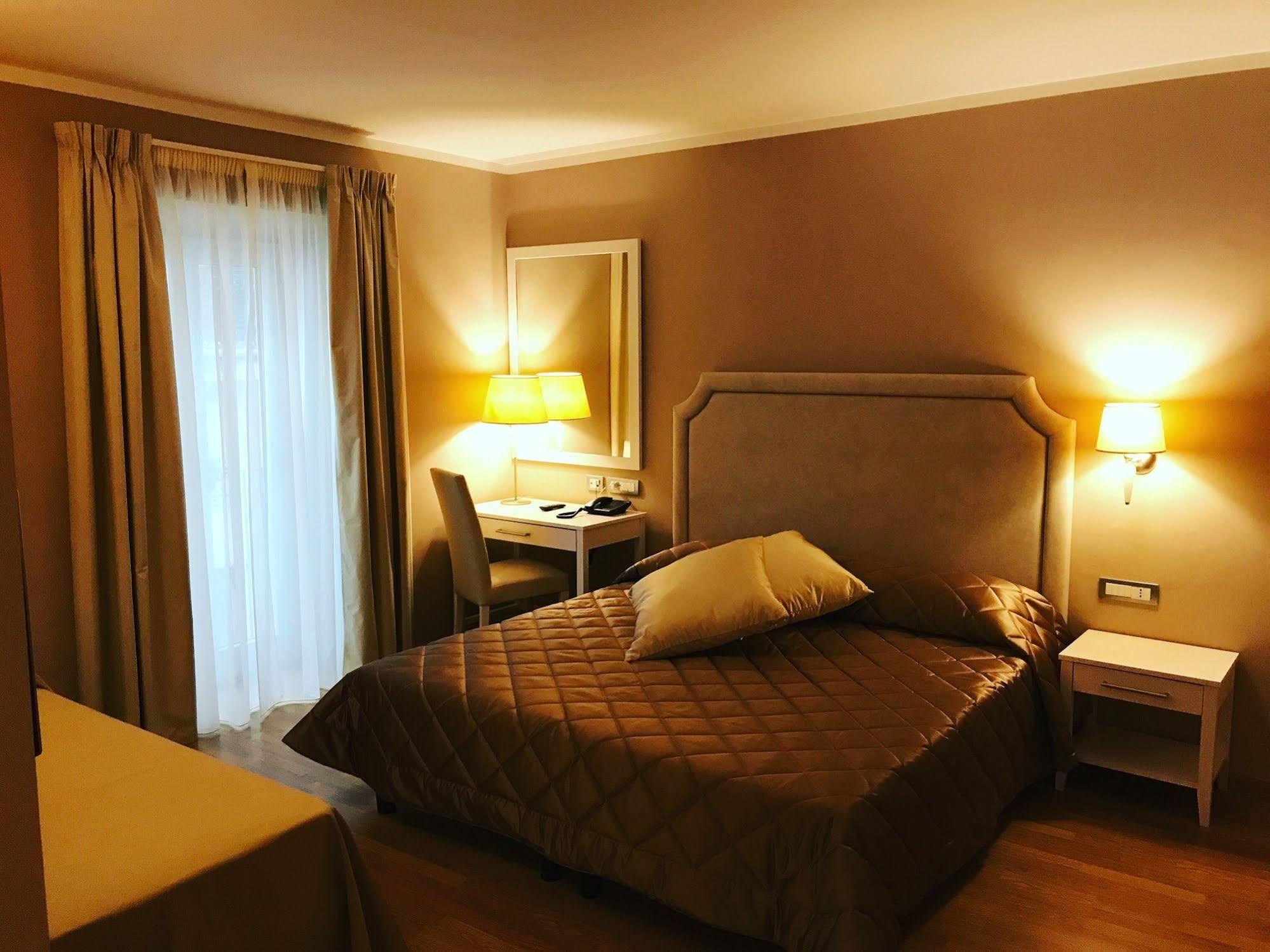 Hotel Centrale أولبيا المظهر الخارجي الصورة